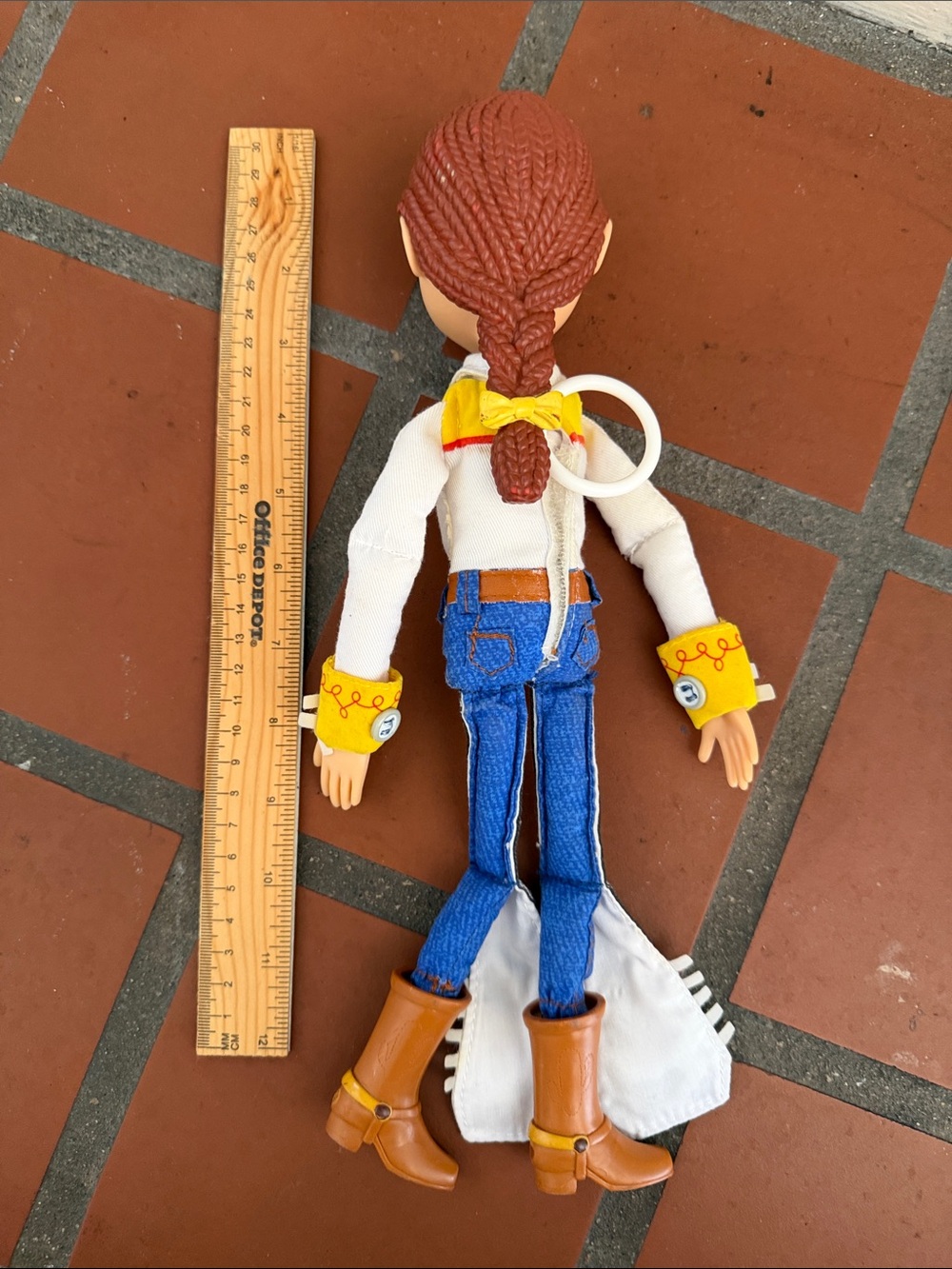 Toy Story Talking Jessie : Brown-Haired Cowgirl Doll in White & Yellow Outfit - Picture 3 of 3